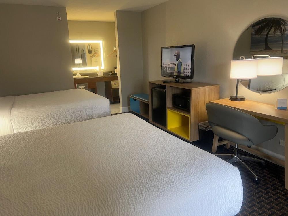 Days Inn by Wyndham Port Charlotte/Punta Gorda photo 40