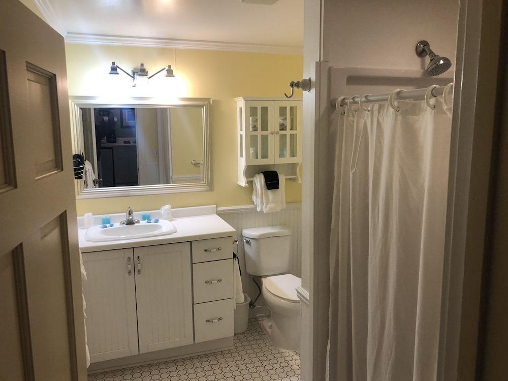 Harbor's Edge Motel photo 49