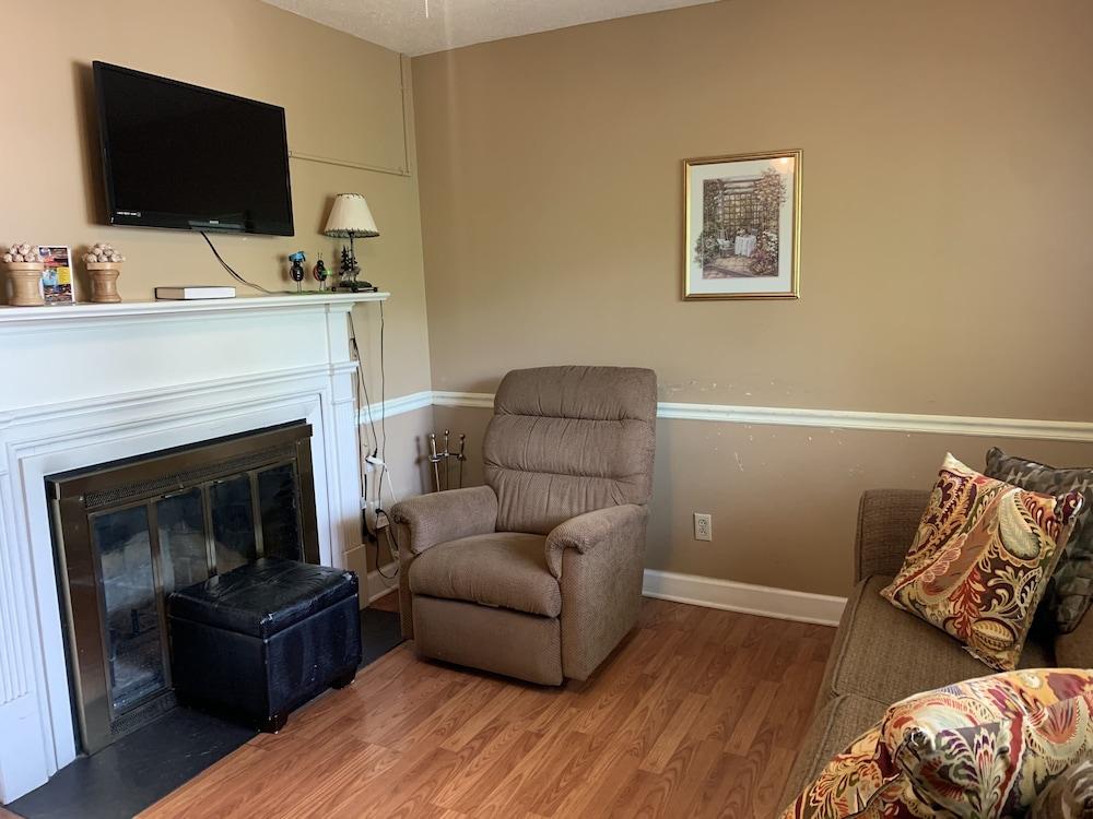 Oak Square Rentals photo 58