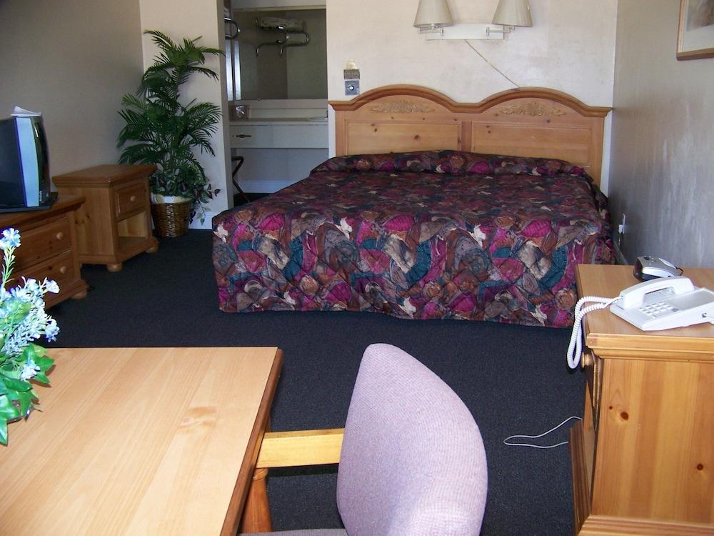 Emerald Sands Inn photo 12