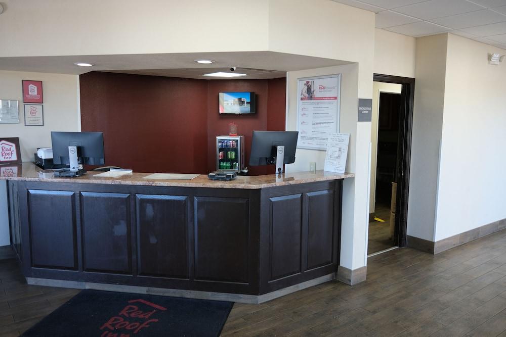 Red Roof Inn Staunton photo 16