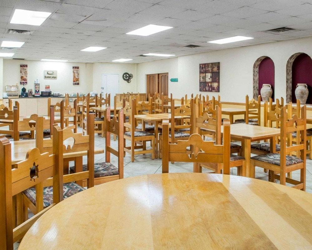 Econo Lodge Carlsbad Caverns Area photo 11