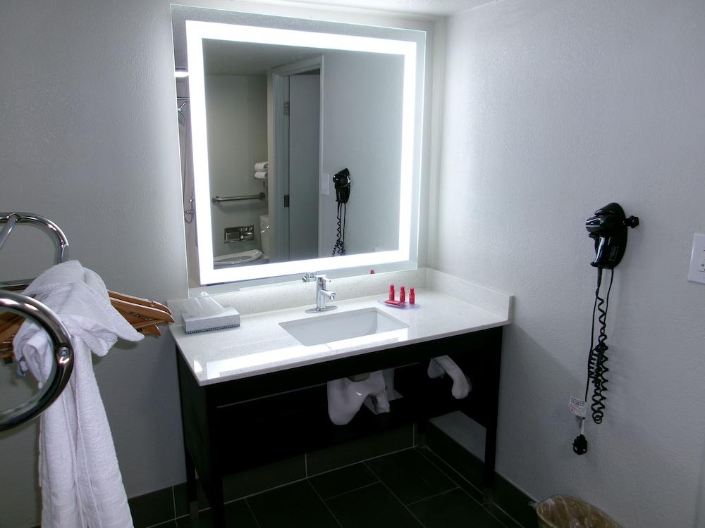 SureStay Hotel by Best Western Phoenix Airport photo 29
