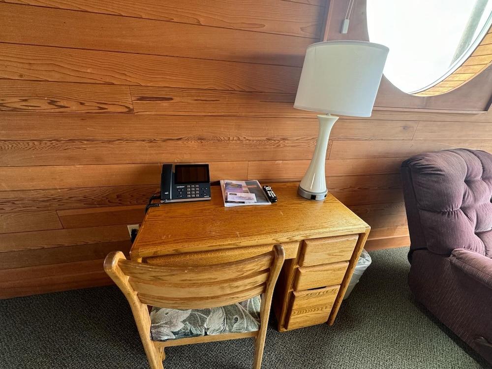 Sunset Oceanfront Lodging photo 97