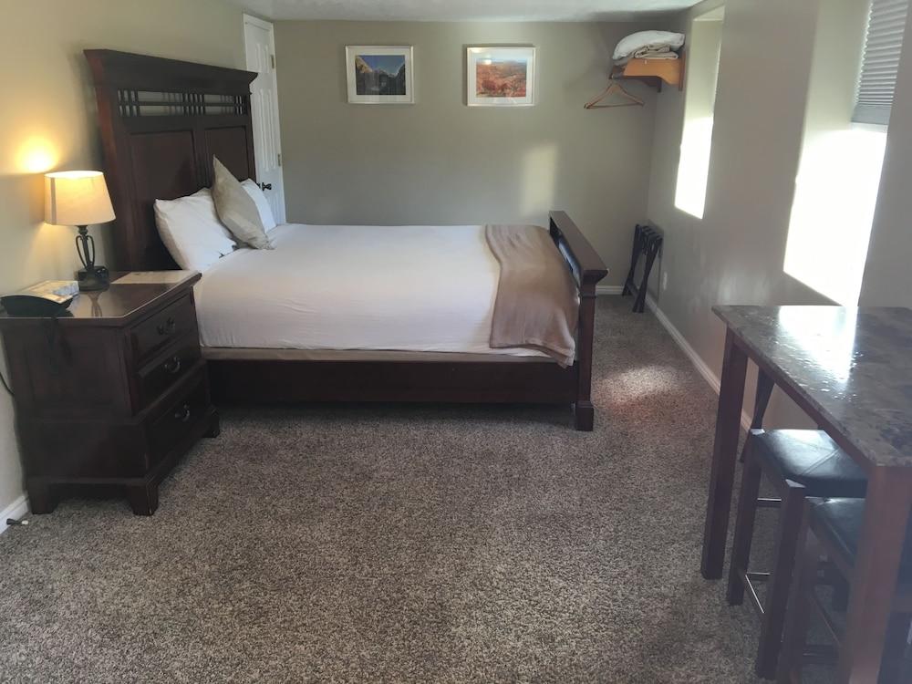 Mountain Ridge Cabins and Lodging photo 32