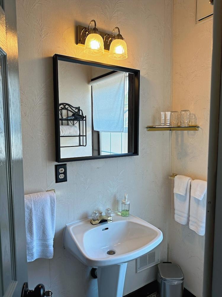Westfir Lodge & Mountain Market photo 6