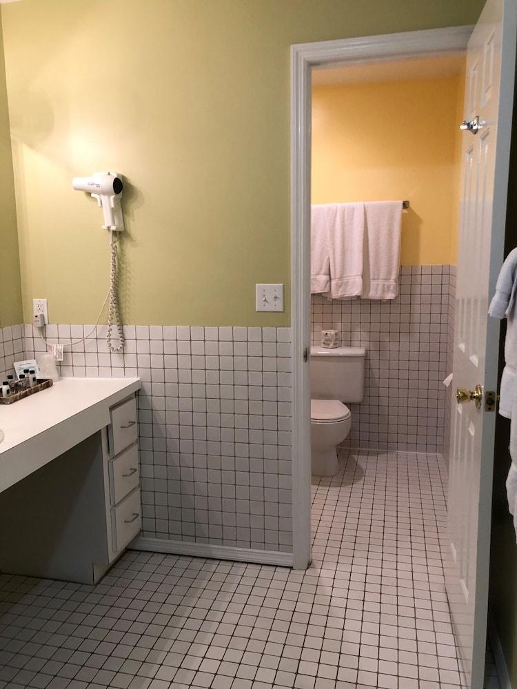 Delamater Inn photo 22