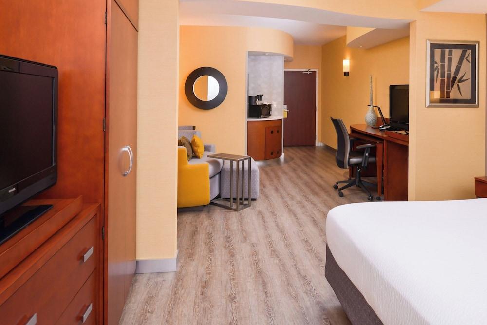 Courtyard Marriott Victorville photo 13