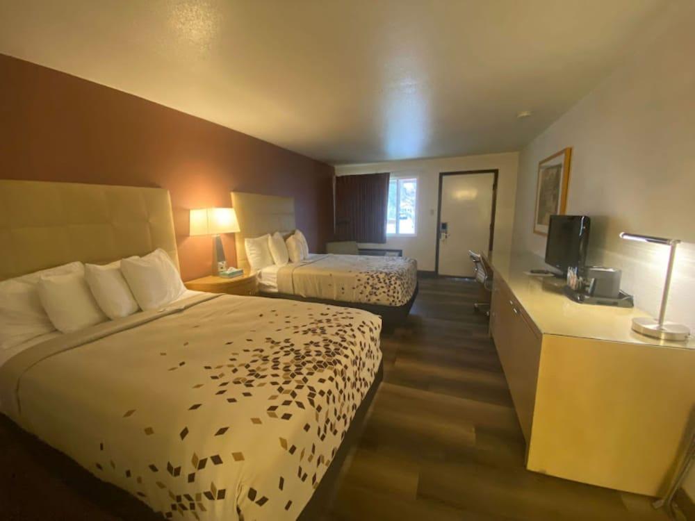 Adventure Inn & Motel photo 12