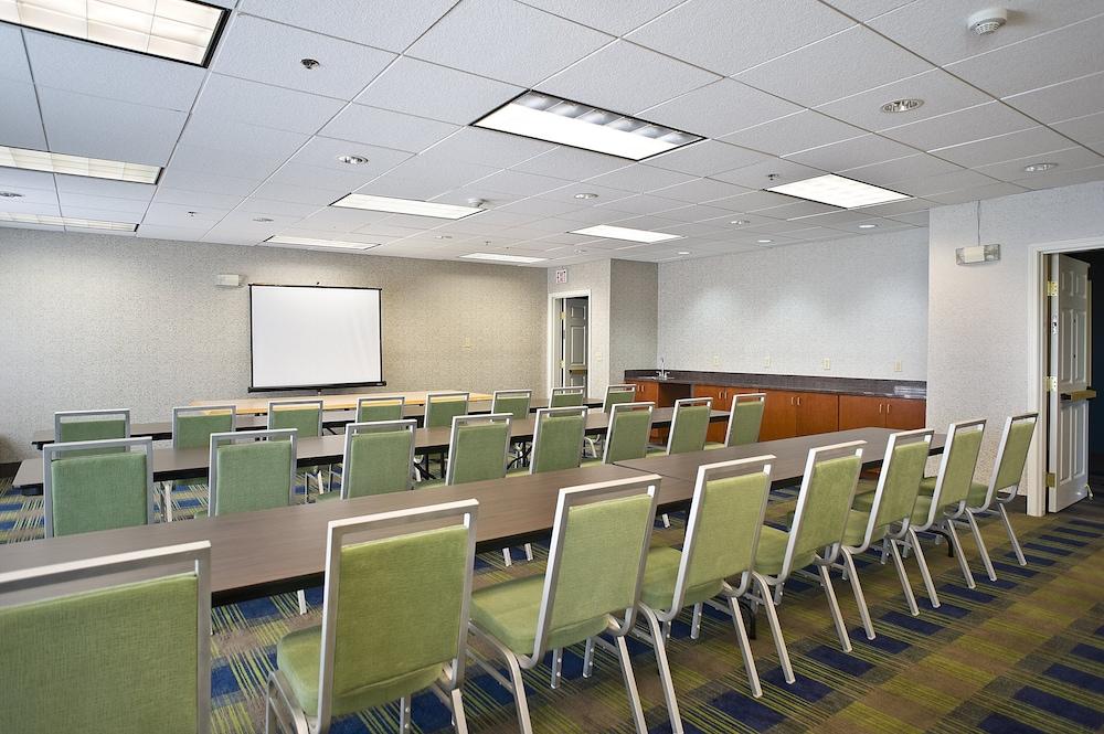 Holiday Inn Express Hotel & Suites Vermillion by IHG photo 28