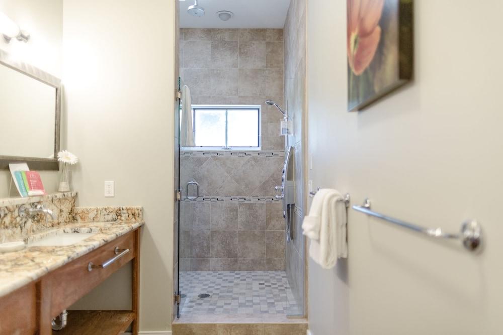 Whale Cove Inn photo 21