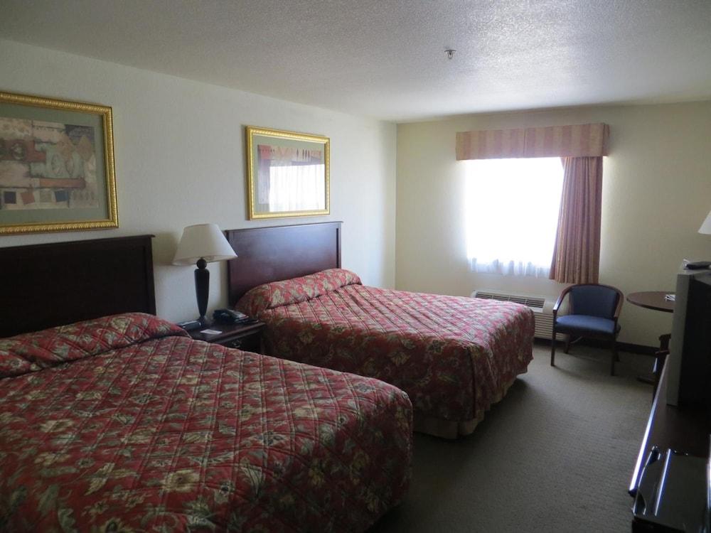 HomeTown Hotel Bryant photo 15