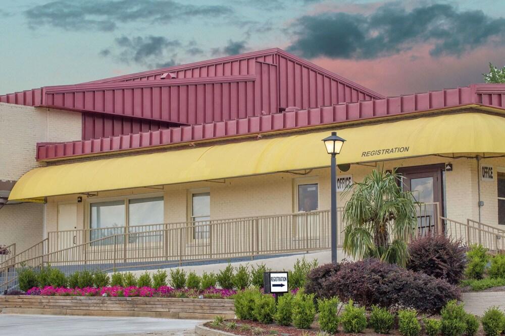 Days Inn by Wyndham Milledgeville photo 4