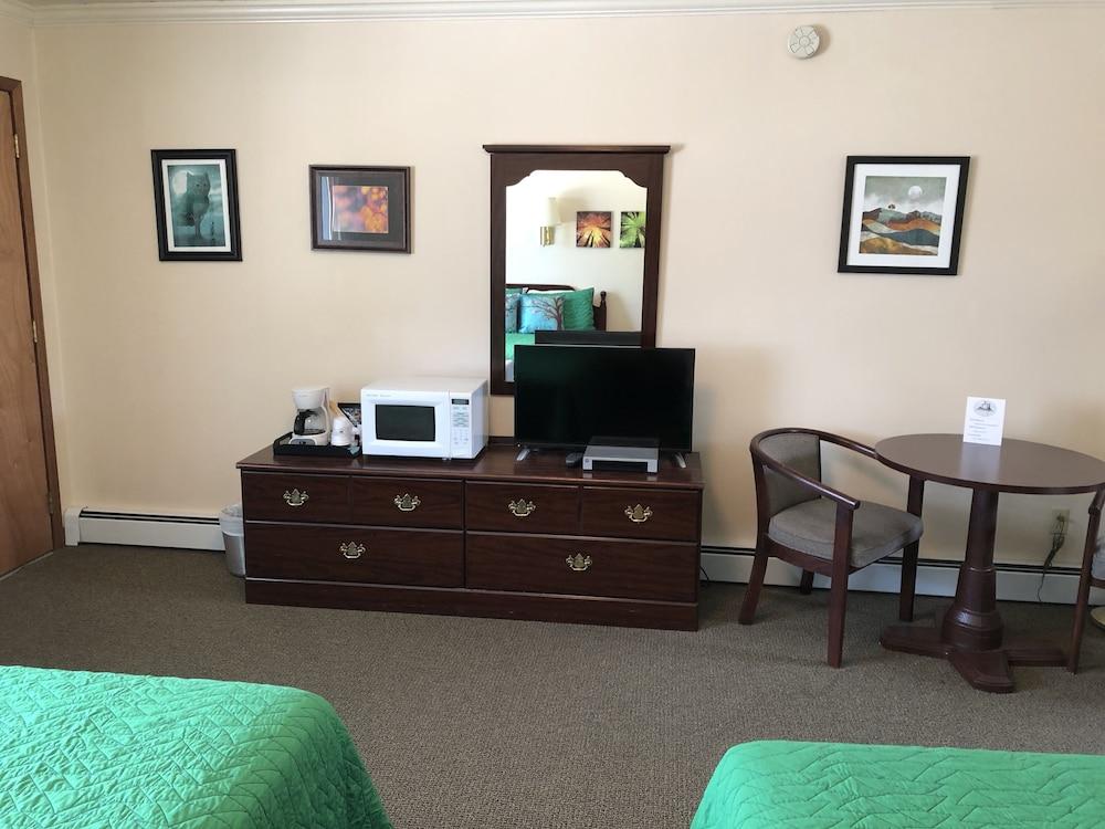 Mansion House Motel photo 30