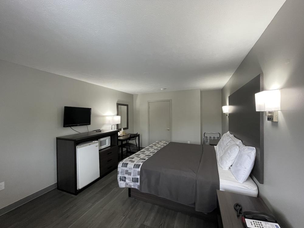 Embassy Inn photo 5