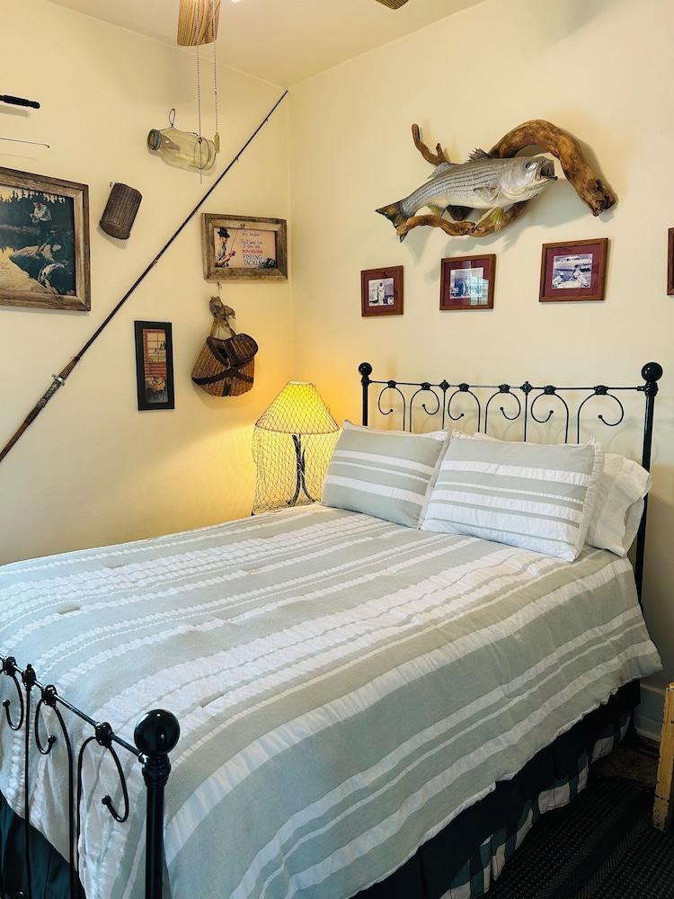 Moore's Old Pine Inn photo 8