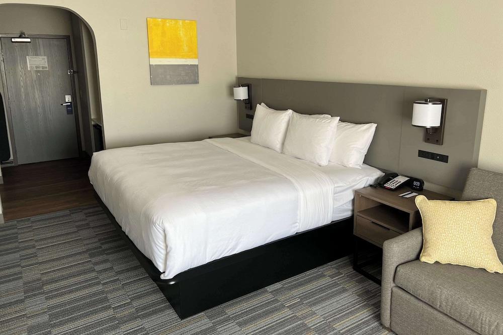 Comfort Inn & Suites photo 17