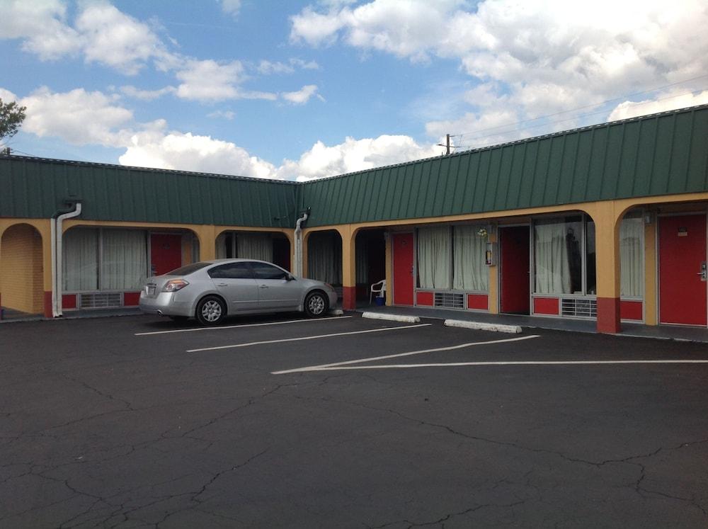 Budget Inn photo 10