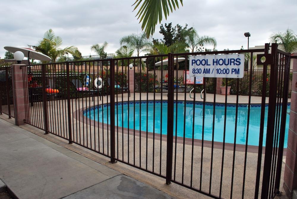 Budget Inn Anaheim photo 2