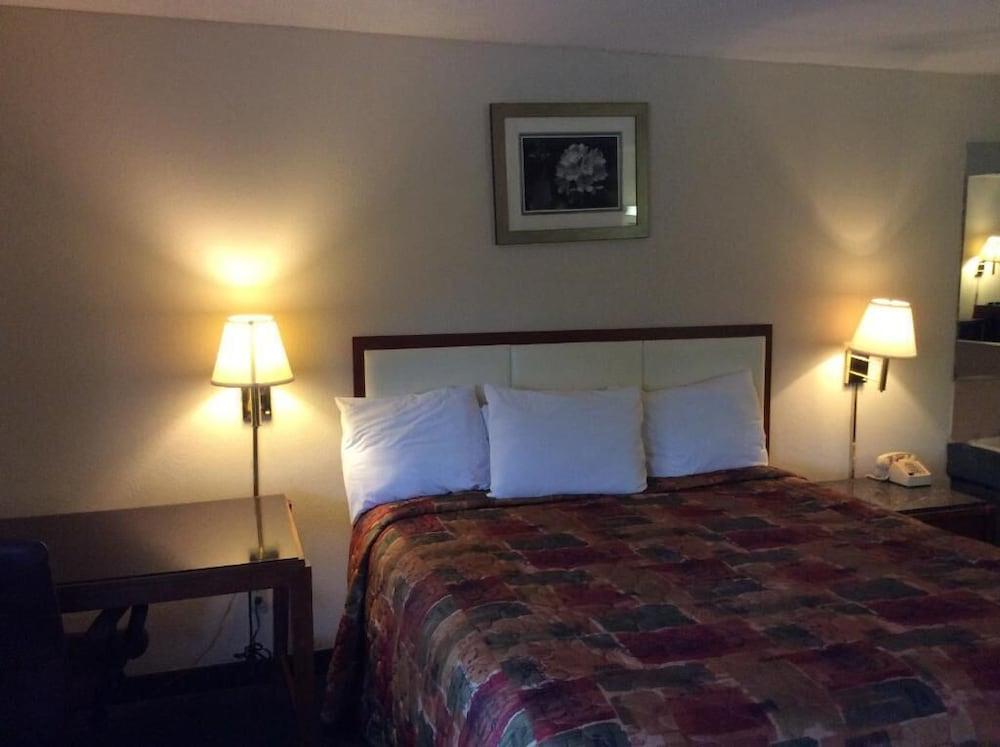 Days Inn by Wyndham York Alabama photo 31