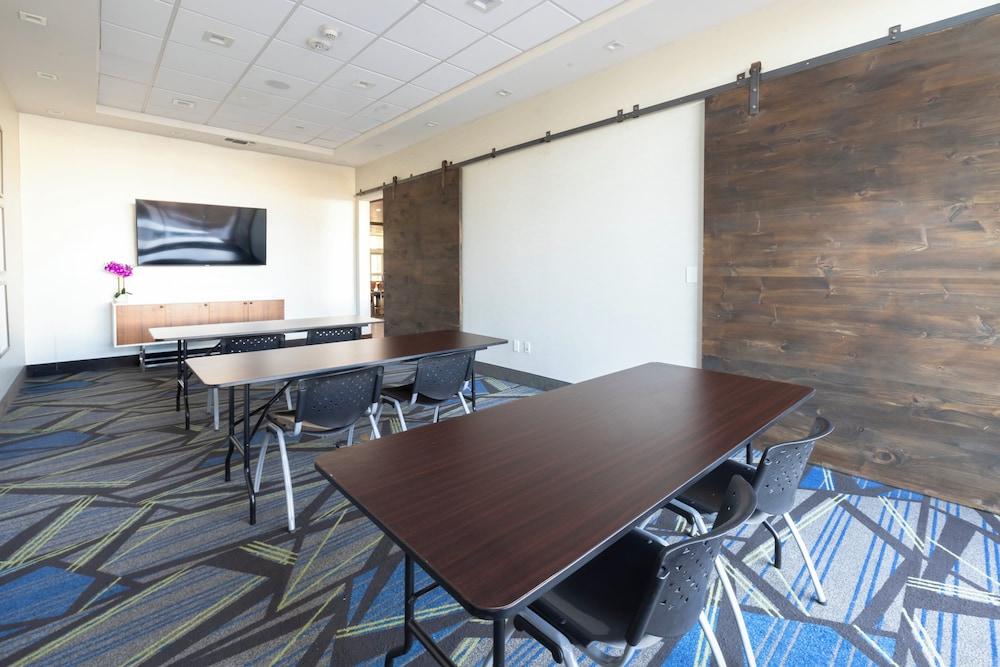 Holiday Inn Express & Suites Dallas Northeast - Arboretum by IHG photo 38