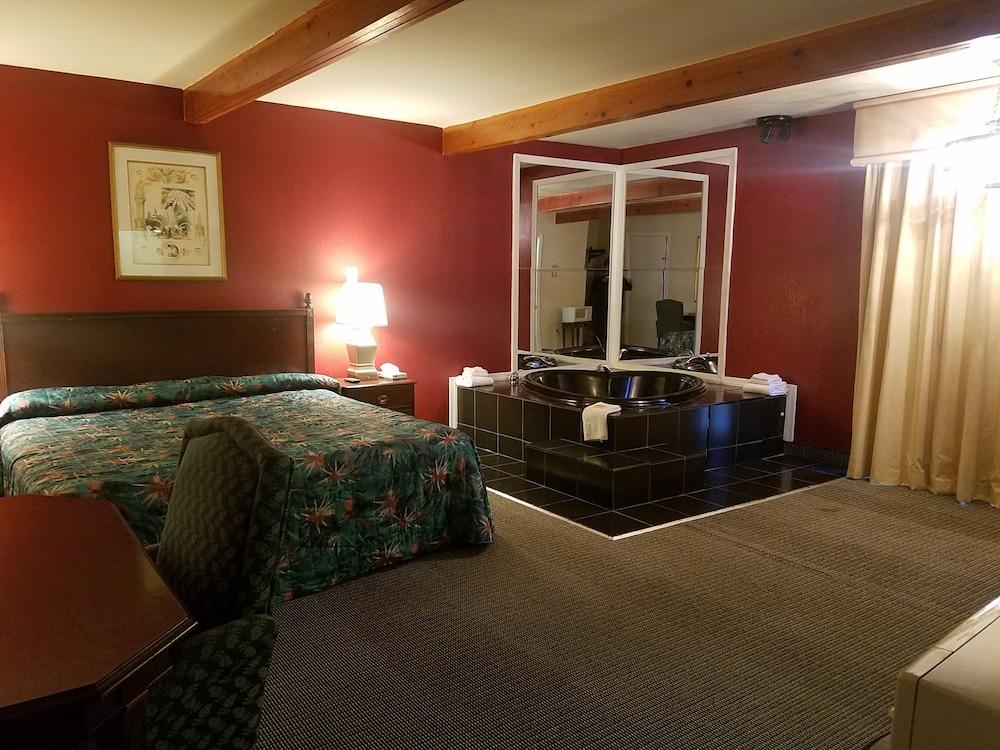 Maplehurst Motel photo 19