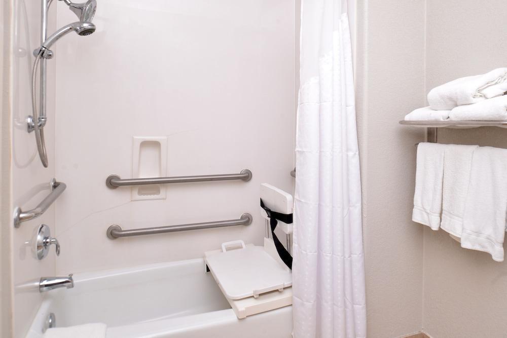 Holiday Inn Express Hotel & Suites San Antonio by IHG photo 54