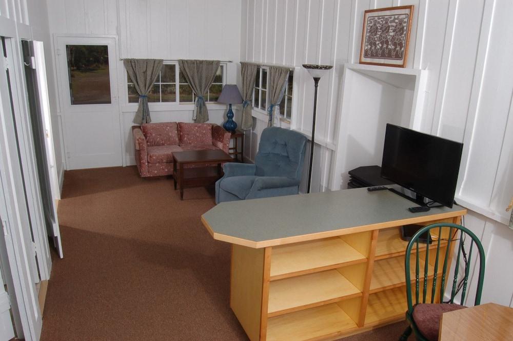 Lava Lodge at Hale Kilauea photo 7