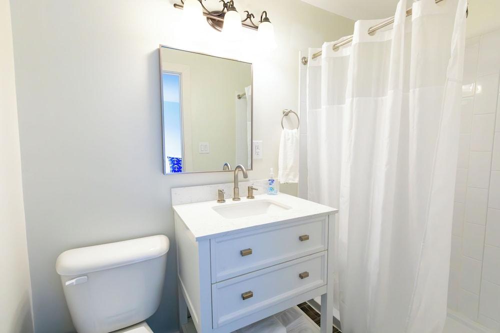 Anchor Bay Inn and Suites photo 45