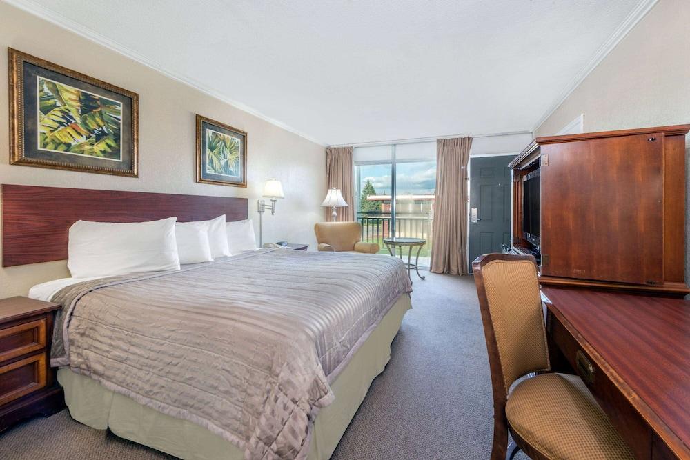 Howard Johnson by Wyndham Burlington photo 7