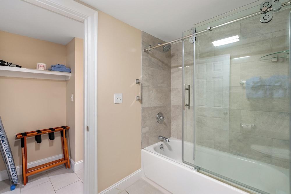 Guest House Suites photo 45