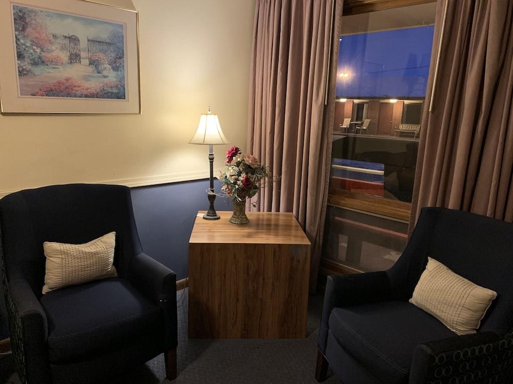 Blue Spruce Motel photo 15