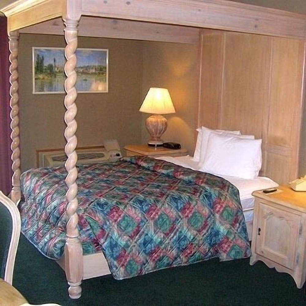 Econo Lodge photo 10