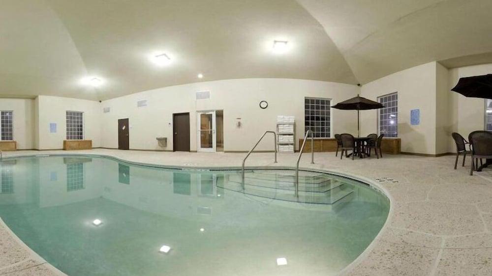 Holiday Inn Express Hotel & Suites Council Bluffs - Conv Ctr by IHG photo 17