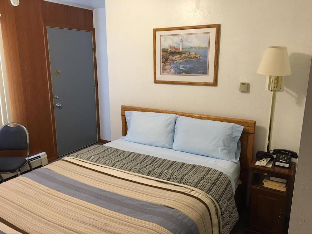 Coho Motel and Suites photo 13