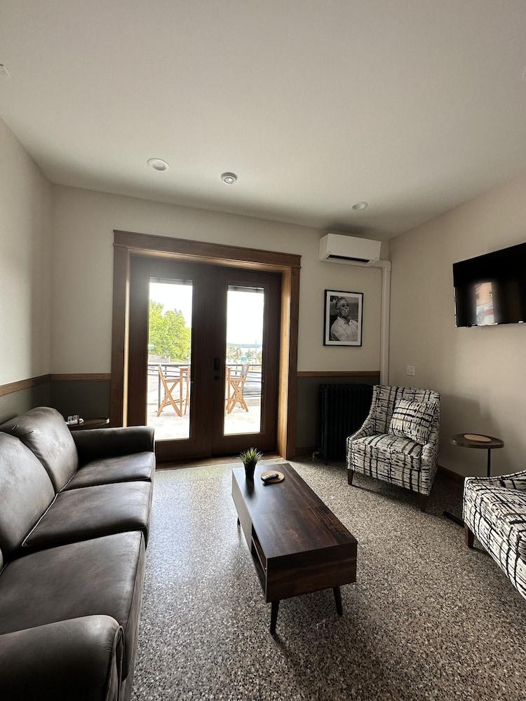 The Lodge Luxury Suites photo 20