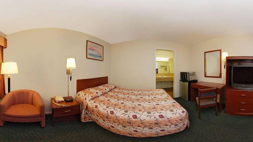 Motel 9 University-Downtown photo 4