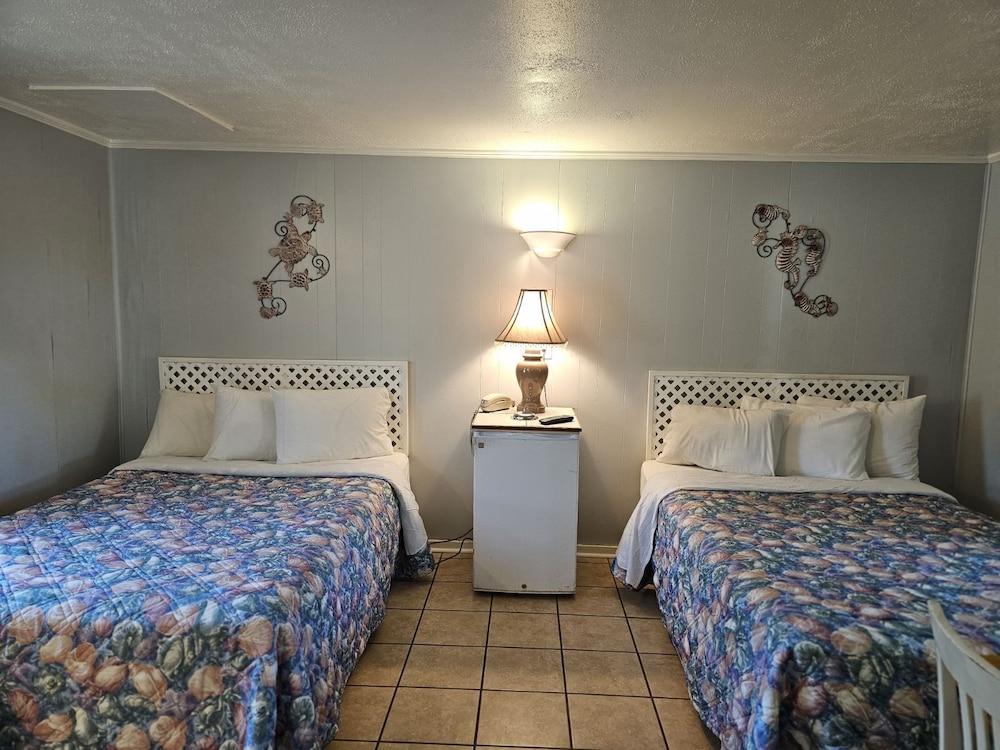 Captain's Cove Motel photo 2