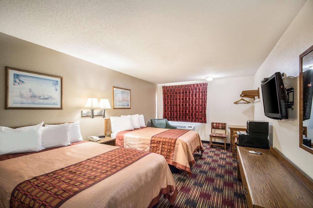Americas Best Value Inn & Suites Harrisonville photo 21