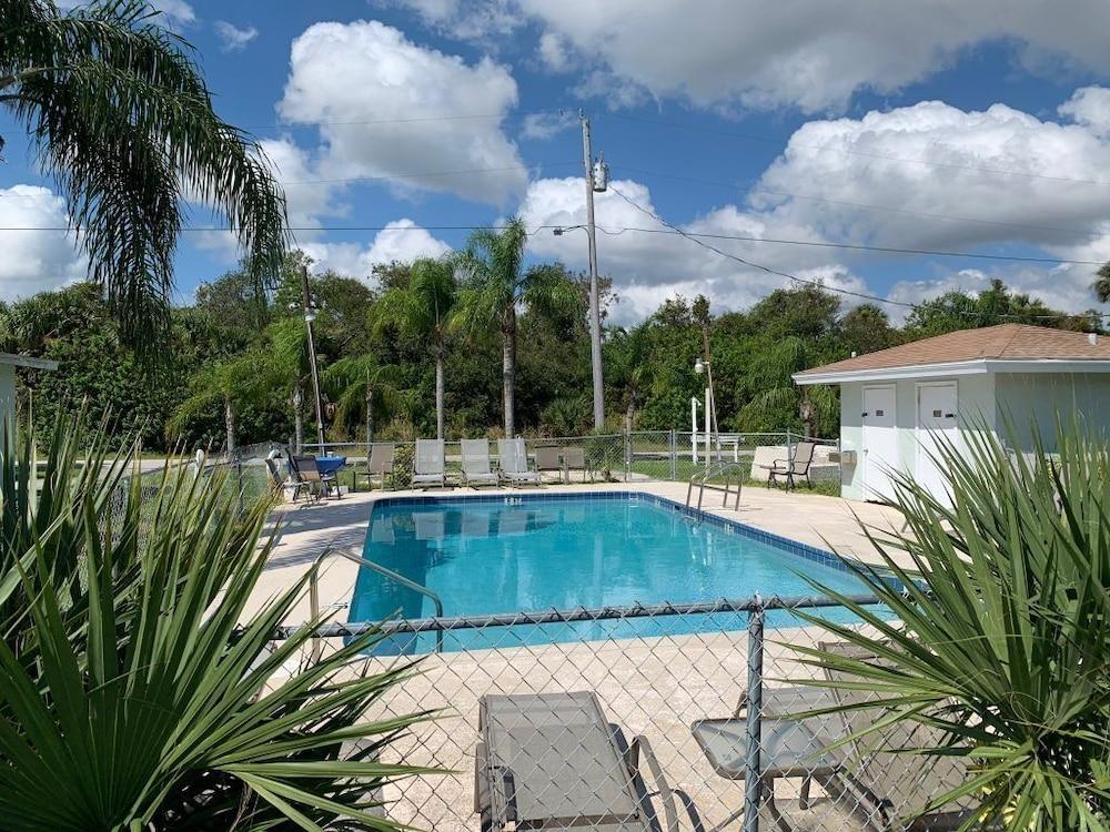 Sebastian Gardens Inn & Suites — hotel in Sebastian