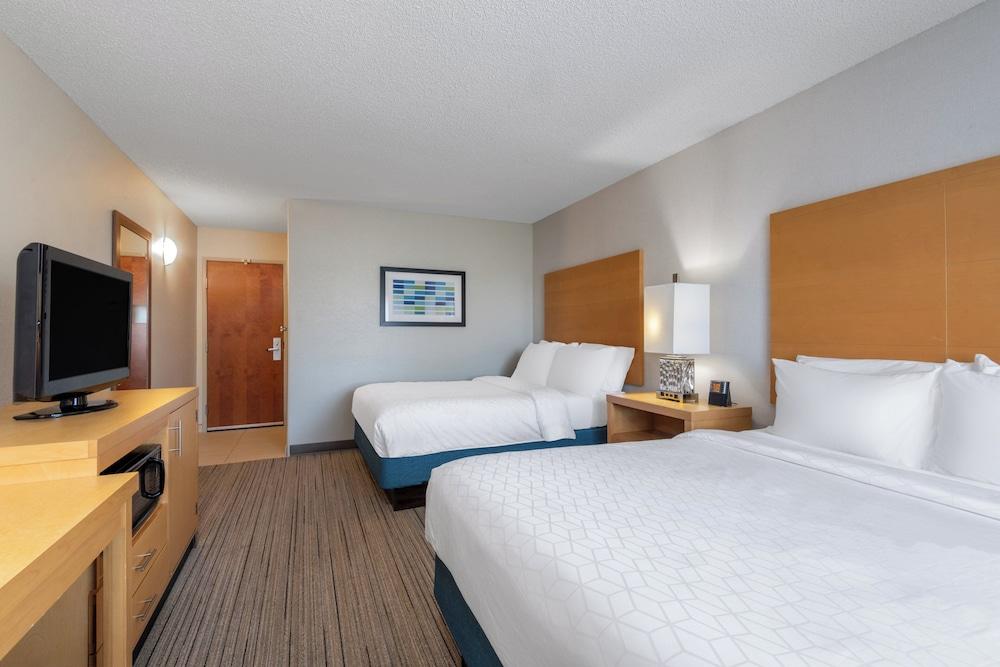 Holiday Inn Express & Suites Wheat Ridge-Denver West by IHG photo 3