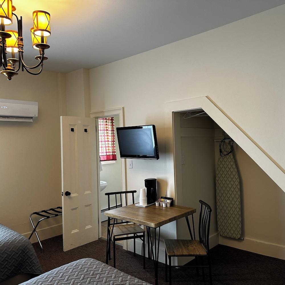The Whitetail and Suites photo 22