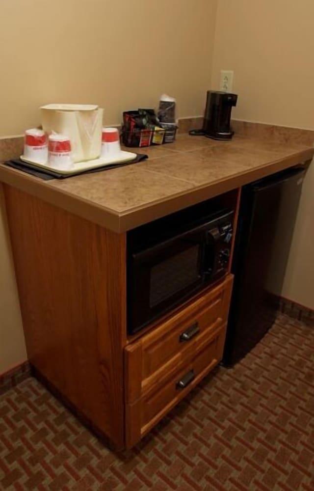 Ramada Tropics Resort & Conf Center by Wyndham Des Moines photo 20