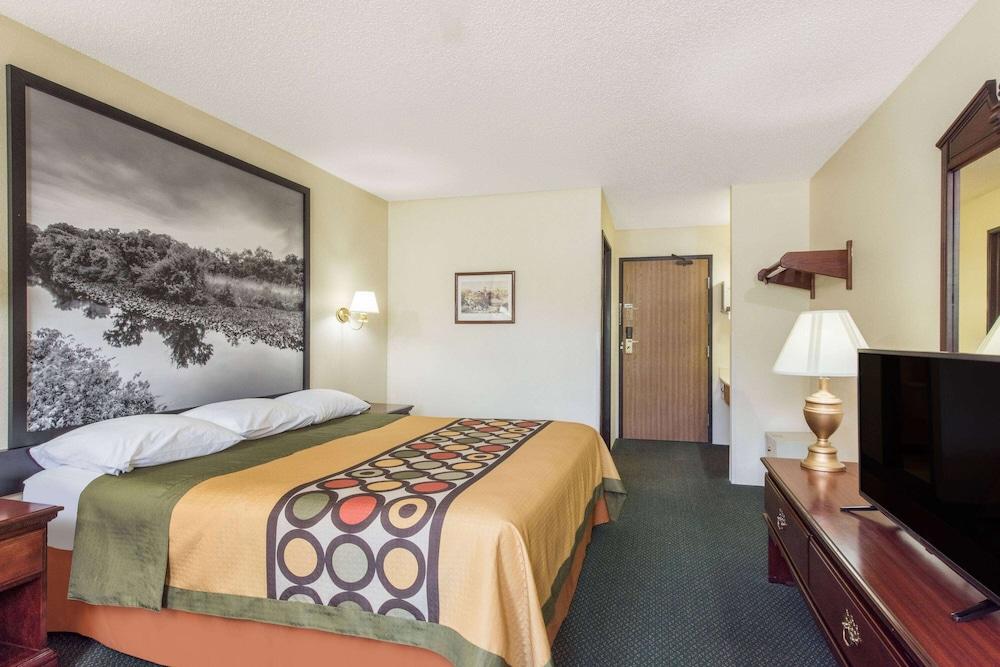 Super 8 by Wyndham Burnham/Lewistown photo 6