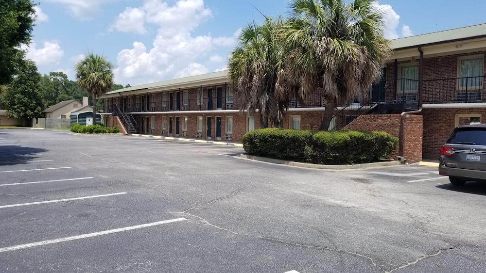 Palmetto Inn photo 7