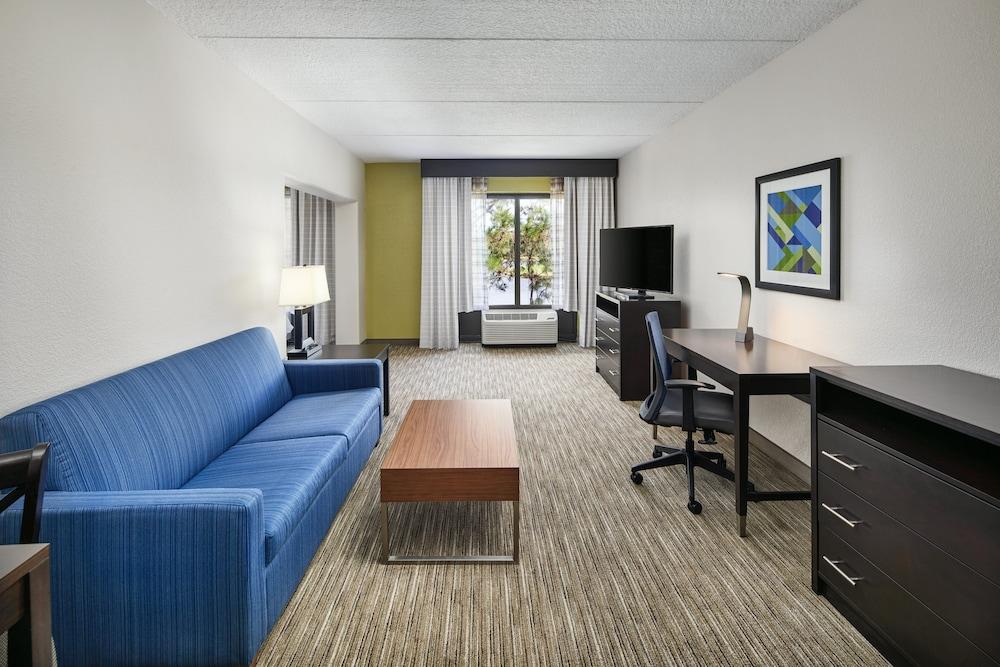 Holiday Inn Express & Suites Jacksonville SE- Med Ctr Area by IHG photo 14