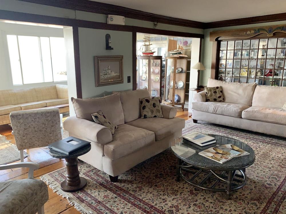 Lighthouse Inn photo 5