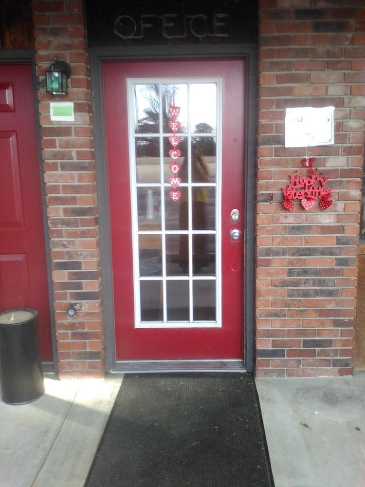 The Razorback Lodge photo 2