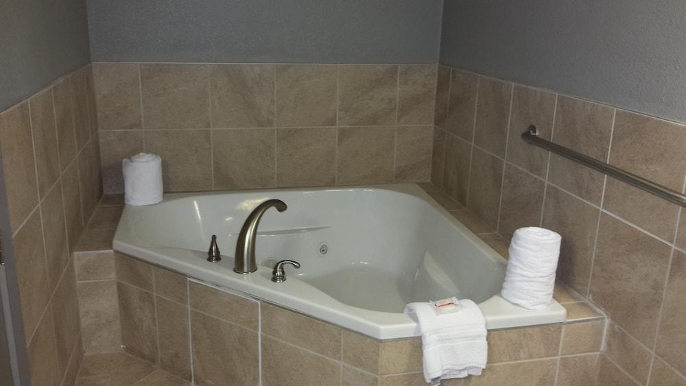 Sonesta Essential Rapid City photo 64