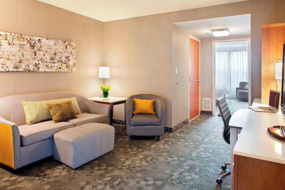 Courtyard by Marriott Pueblo Downtown photo 4
